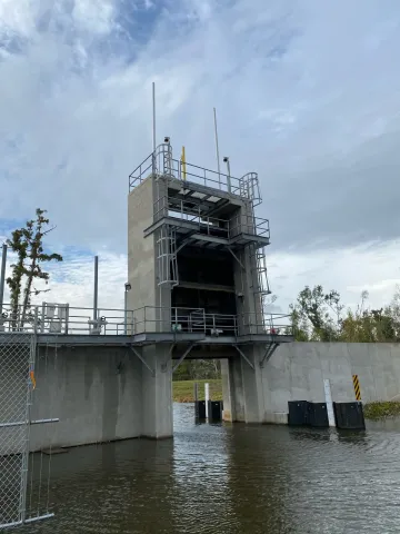 Paradis Canal Floodgate